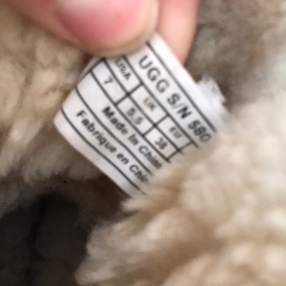 UGGS - Picture 3 of 3